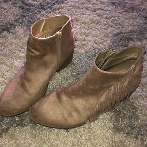 Tassel suede boots
